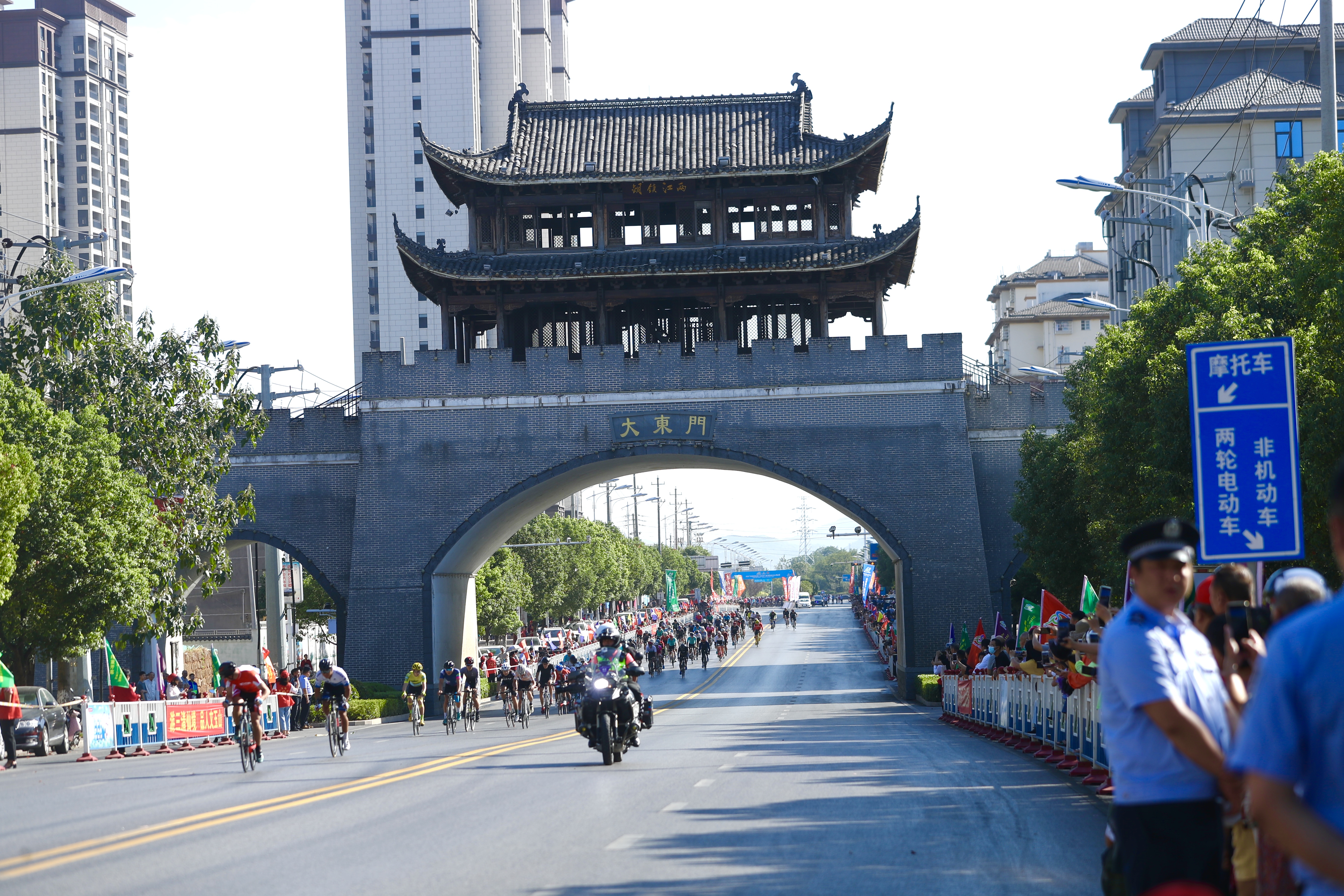 2021環(huán)鄱陽湖自行車精英賽在上饒·玉山--三清山鳴槍開賽